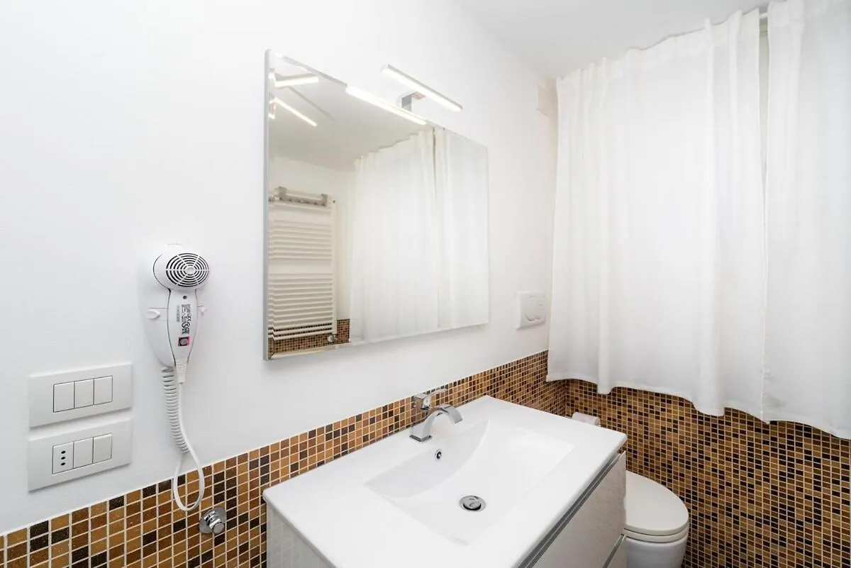 Appartamento Deluxe A Padova, 2 Camere Da Letto, 6 Ospiti  Padova